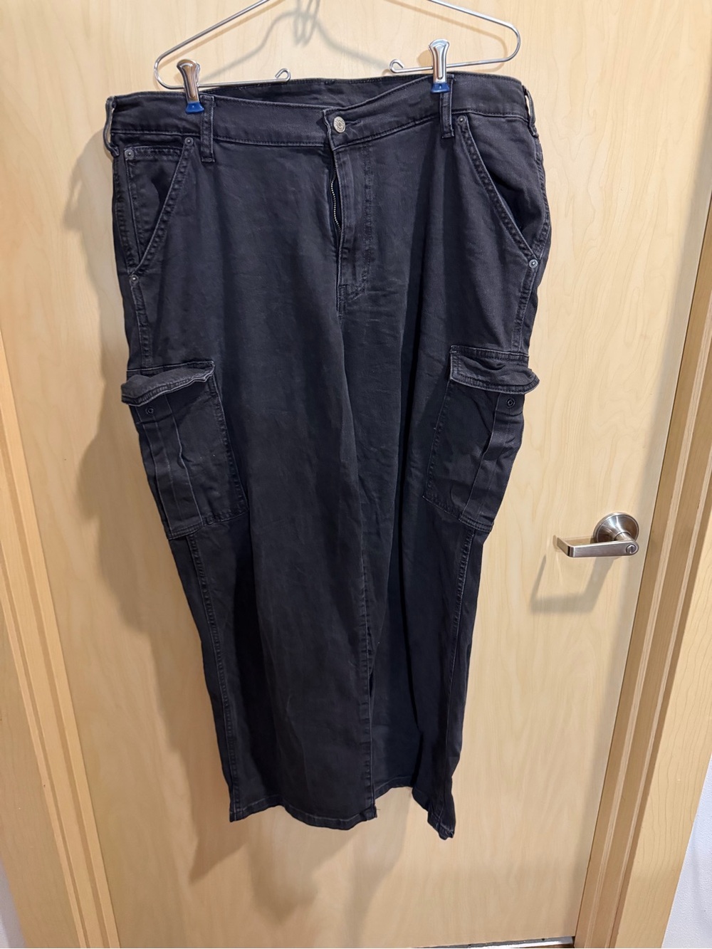 GAP Men's Relaxed Black Cargo Jeans